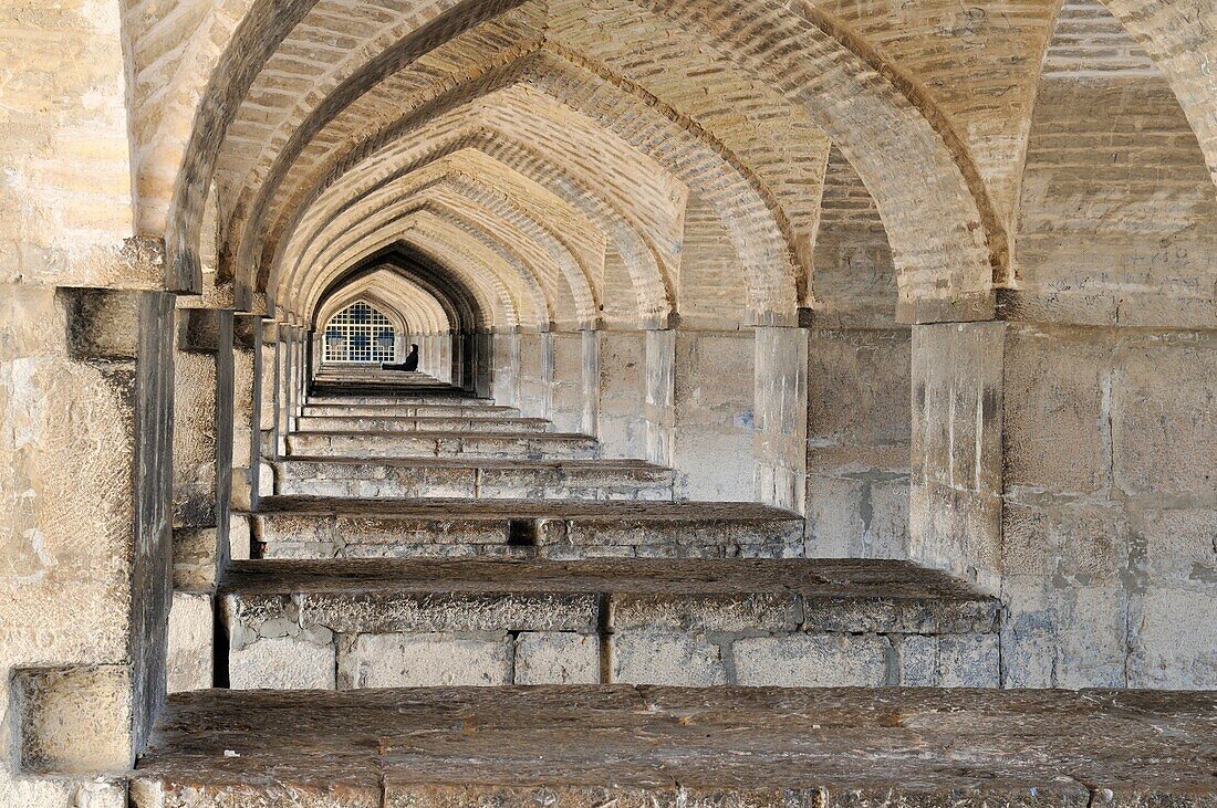 Allah-Verdi-Khan or Si-o-Se Pol bridge, Esfahan, Isfahan, UNESCO World Heritage Site, Persia, Iran, Asia