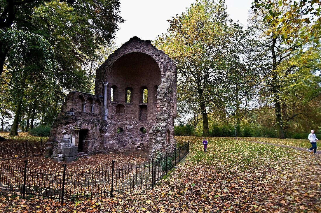 Holland,Nijmegen,Barbarossa Ruine Apse in Valkhof Park