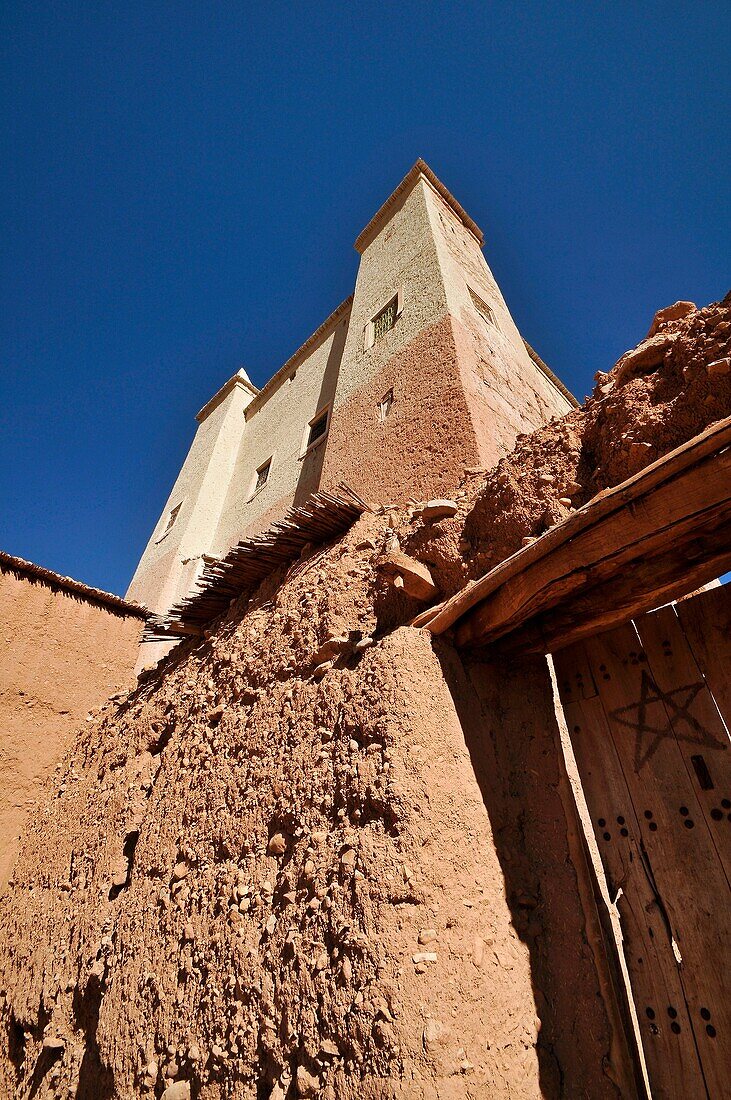 Kasbah, El Hot village, Vallée des 1000 Kasbah, Valley of the thousand kasbah, Vallée des Roses, Rose Valley, El Kelaa M´Gouna, Ouarzazate province, Sous-Massa-Draa, High Atlas, Morocco, Africa, december 2009