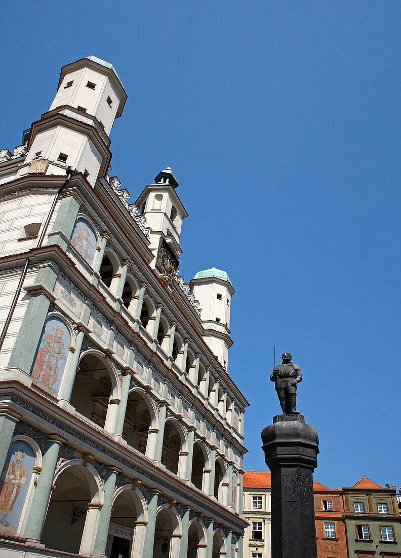 Man with sword statue on whipping post, pillory, Old Market Square, Poznan, Poland