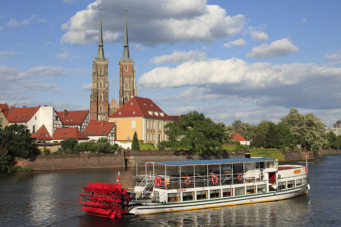 Poland, Wroclaw, Cathedral Island, Odra River, sightseeing boat