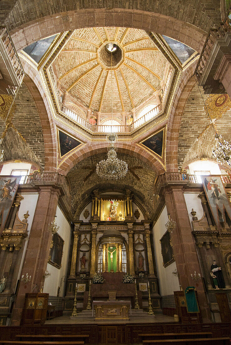 La Parroquia church of St Michael the Archangel, interior view of church, San Miguel de Allende, Guanajuato, Mexico