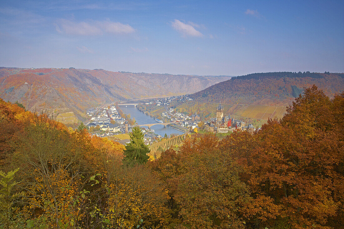 View at the Reichsburg (castle) (built about 1100 under Pfalzgraf Ezzo) and Cochem, Mosel, Rhineland-Palatinate, Germany, Europe