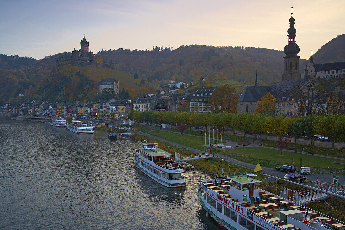 View at Cochem and the Reichsburg (castle) (built about 1100 under Pfalzgraf Ezzo), Mosel, Rhineland-Palatinate, Germany, Europe