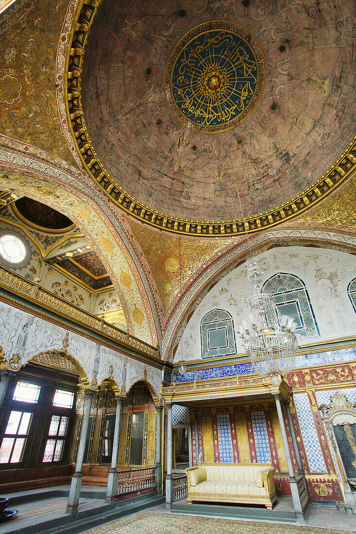 Imperial Hall (aka Throne Room) in the harem, Topkapi Palace, Istanbul, Turkey
