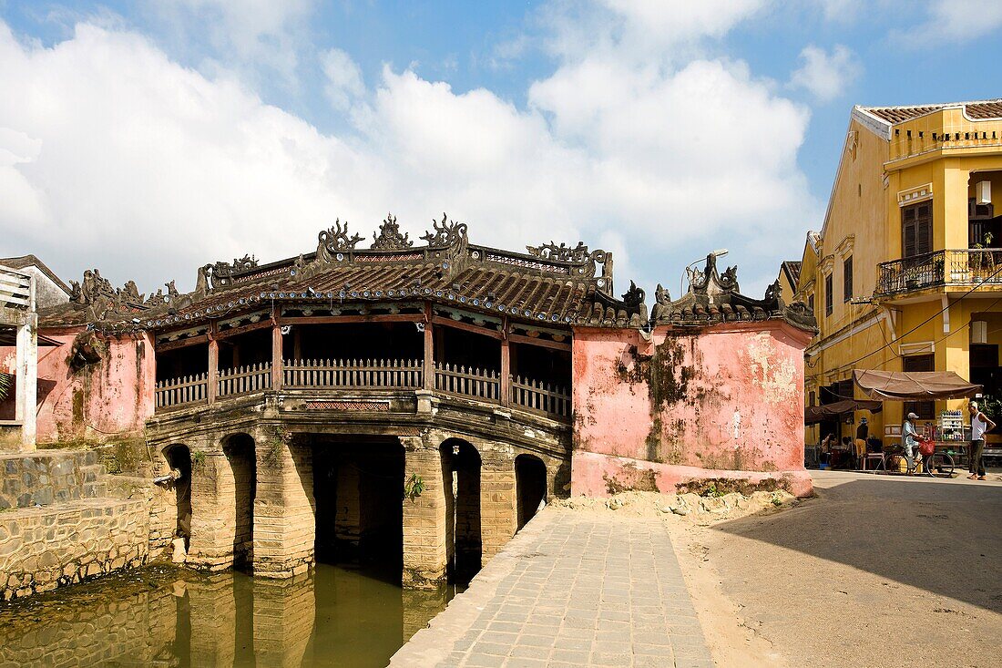 Japanese covered bridge, Hoi An, Vietnam (November 2009)