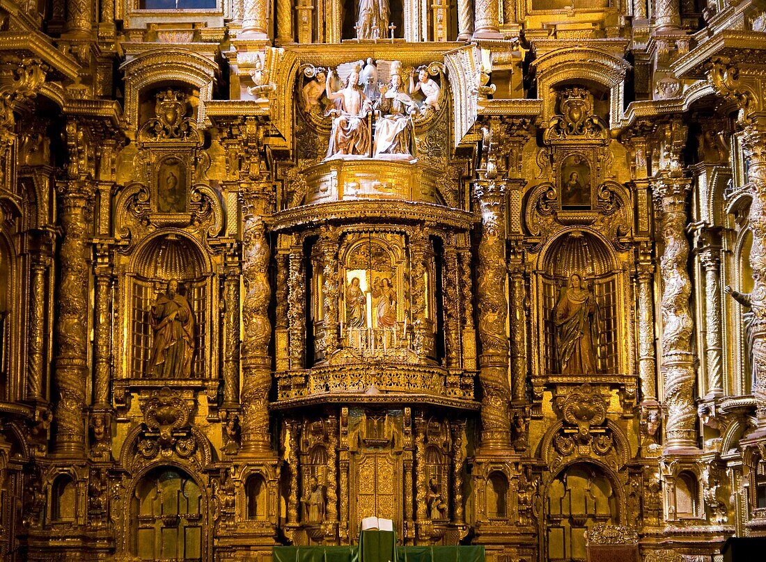 Peru. Cusco city. Church of La Compañia (17th century). Altar.