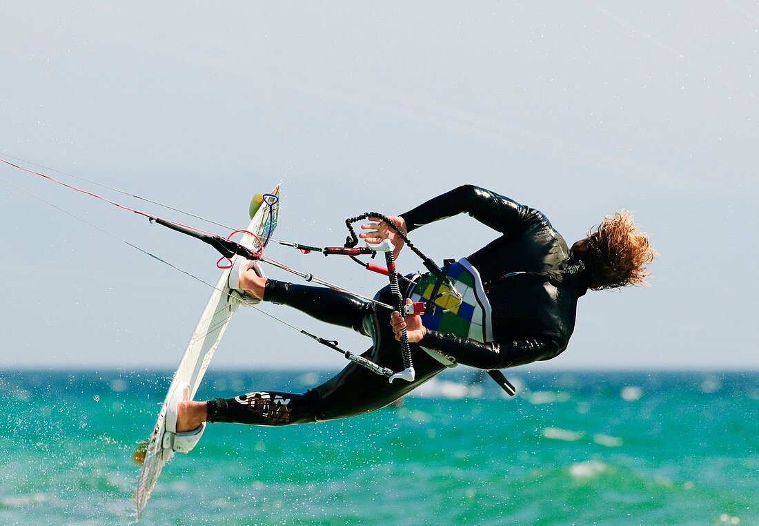 20's, adult, flying, kite, kiteboard, Kite-board, kiteboarding, Kite-boarding, kitesurf, Kite-surf, kitesurfing, Kite-surfing, surf, surfing, young adult, A75-1139431, AGEFOTOSTOCK