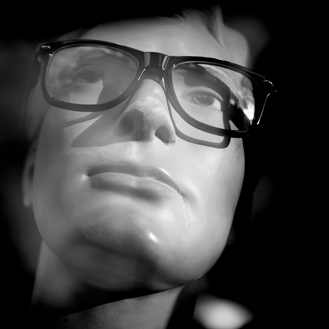 accessory, black and white, Close-up, concept, contemporary, dummy, eyeglasses, face, glasses, head, headshot, imagination, indoors, interior, lifeless, lifelessness, mannequin, portrait, spectacles, style, B75-1017418, AGEFOTOSTOCK