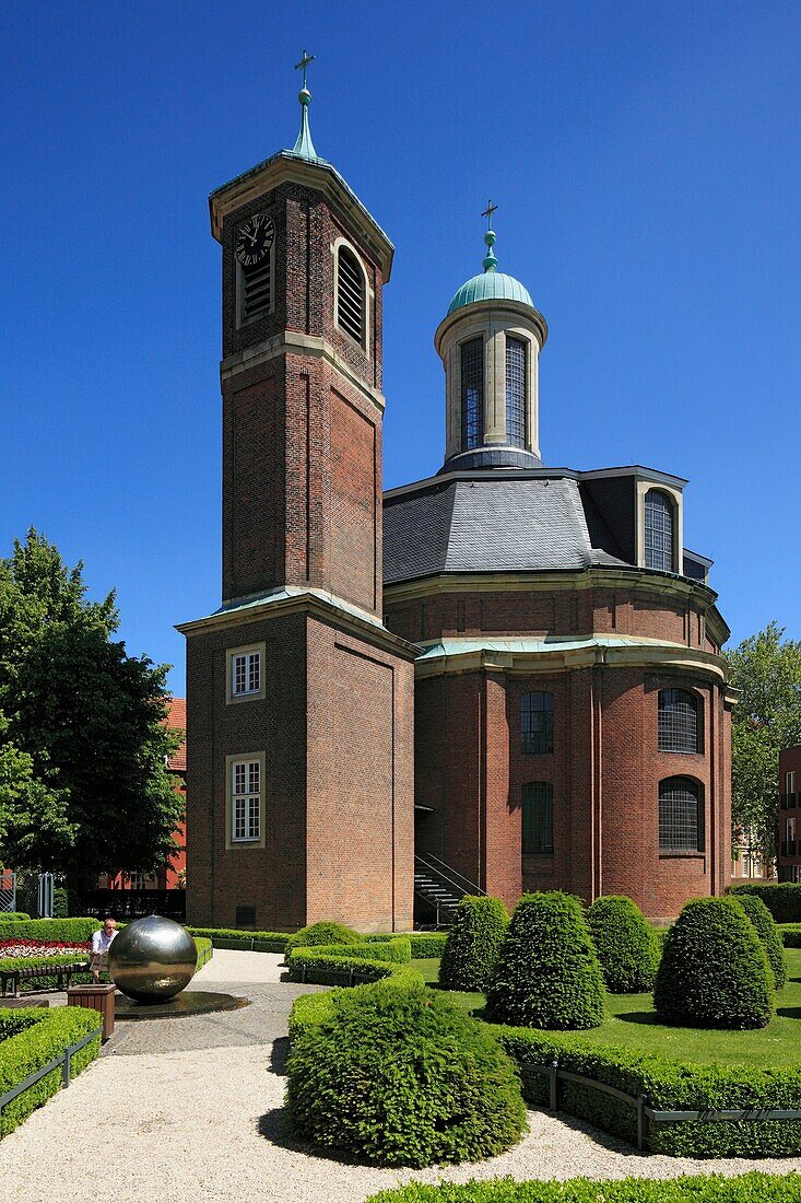 D-Muenster, Westfalen, Muensterland, Nordrhein-Westfalen, Clemenskirche, Spaetbarock, Architekt Johann Conrad Schlaun, Park, Zierbuesche, D-Muenster, Westphalia, Muensterland, North Rhine-Westphalia, Clemens Church, Late Baroque, architect Johann Conrad S