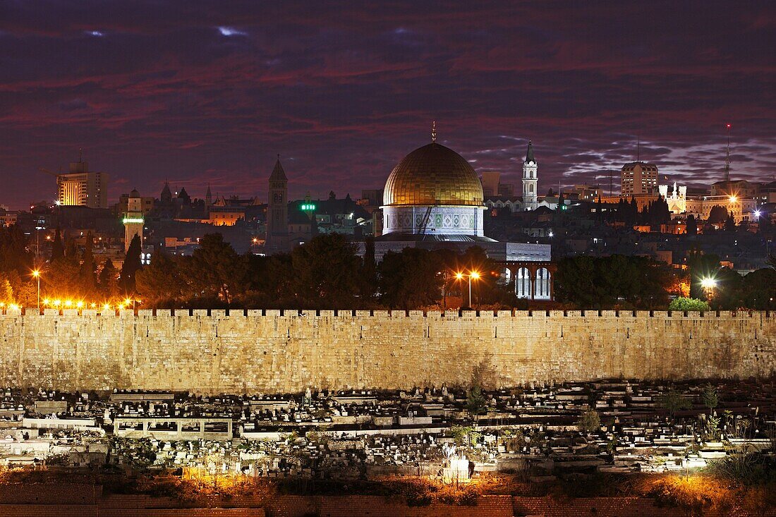 Israel, Jerusalem, Eastern Wall of the Temple Mount, Dome of the Rock, Old city, from Mt of Olives