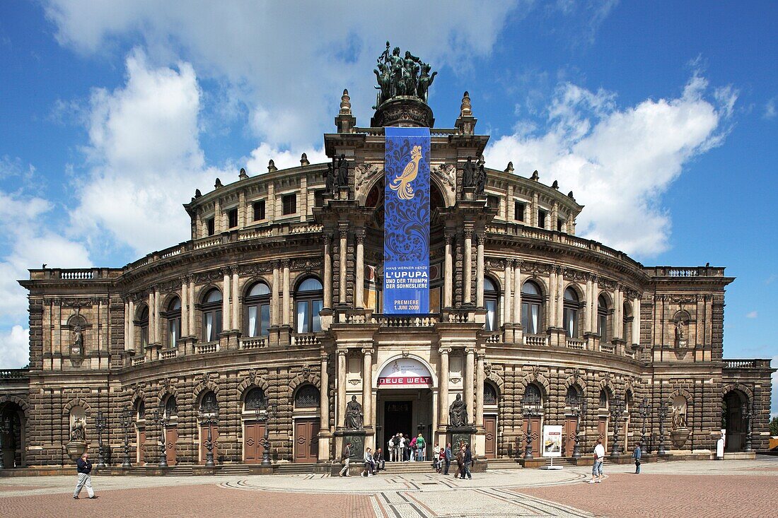 Semper Oper, Operahouse, Theaterplatz, Dresden, Saxony, Germany