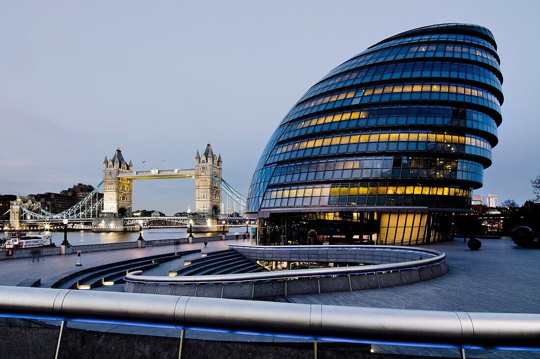 UK, England, London, Tower Bridge and City Hall dusk