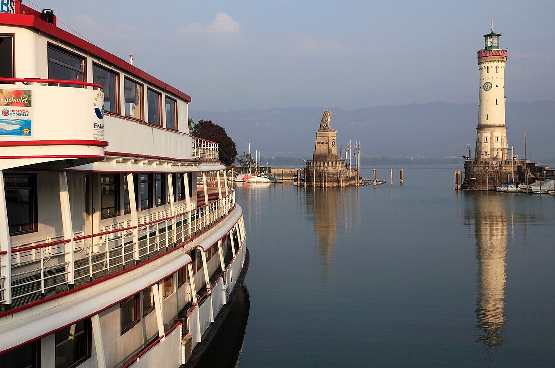 Germany, Bavaria, Lindau im Bodensee, harbor