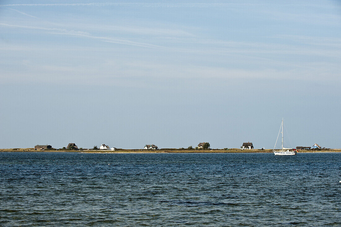 Häuser am Strand der Halbinsel Graswarder, Heiligenhafen, Ostsee, Schleswig-Holstein, Deutschland