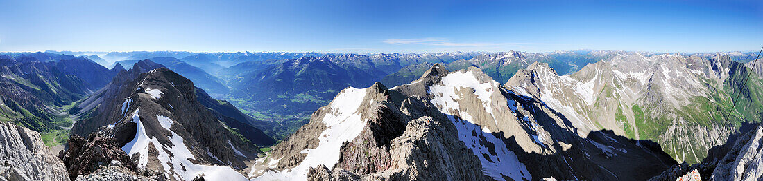 Panorama vom Gipfel der Parseierspitze mit Blick auf Ötztaler Alpen, Schweizer Alpen, Lechtaler Alpen und Allgäuer Alpen, Parseierspitze, Lechtaler Alpen, Tirol, Österreich