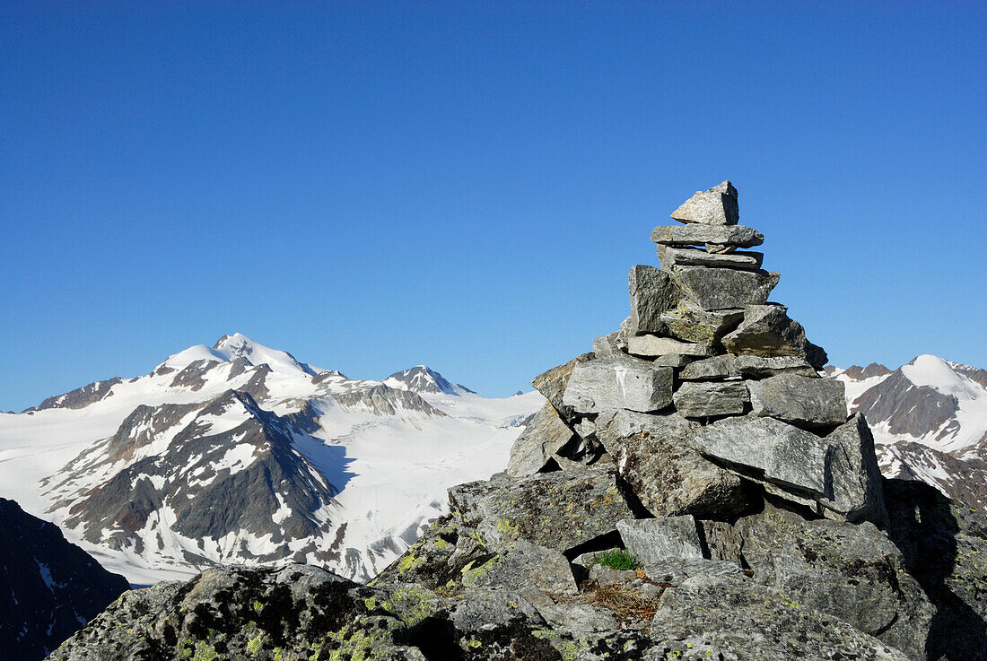 Cairn on the summit of Polleskogel with view towards Wildspitze, Polleskogel, Oetztal mountain range, Tyrol, Austria