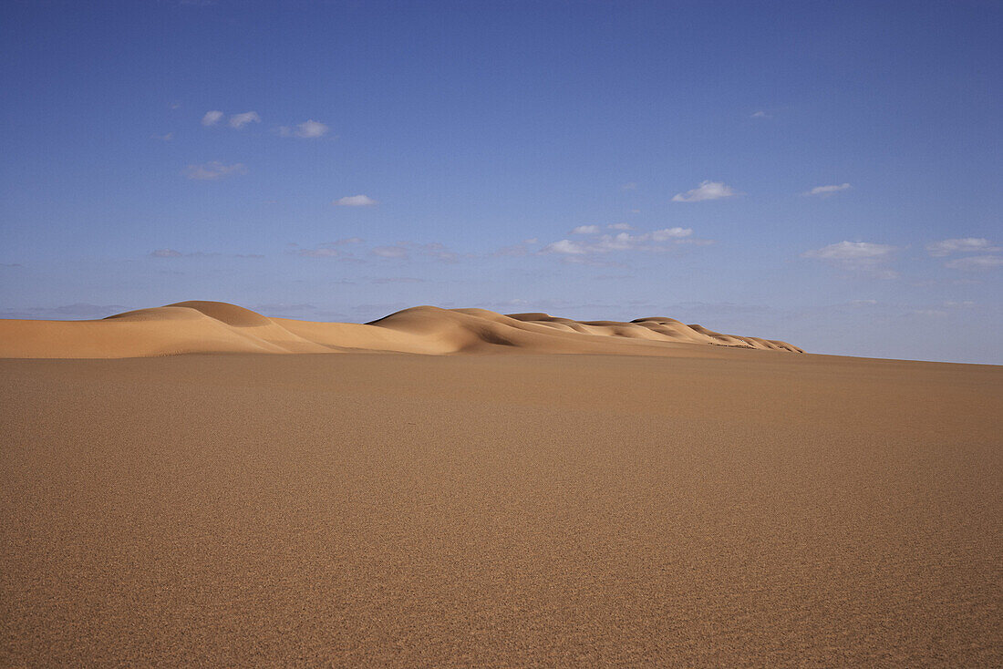 Dünen unter Wolkenhimmel, Murzuk Sandmeer, Libyen, Afrika