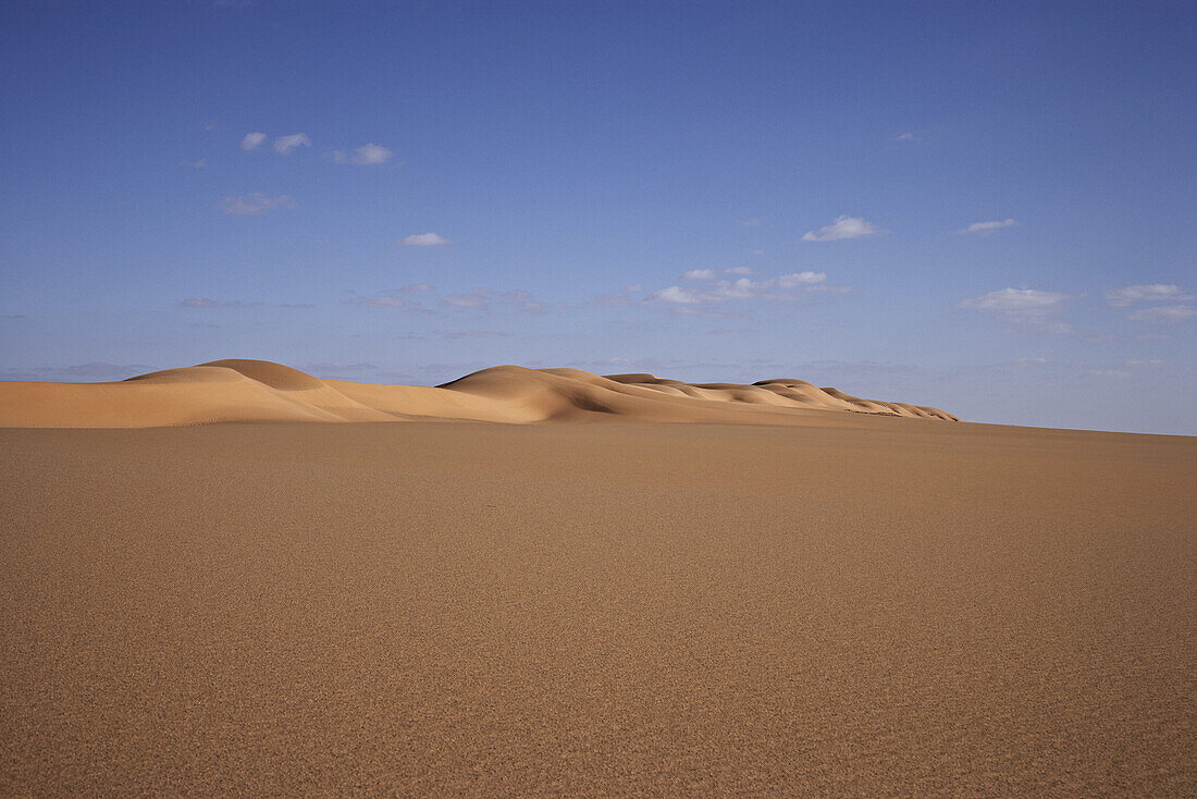 Dunes under clouded sky, Murzuk sand sea, Lybia, Africa