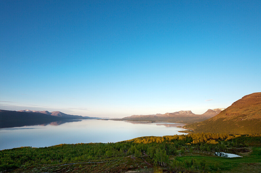 Midnight sun, Lapporten, Torneträsk Lake, Abisko National Park, Lapland, northern Sweden, Sweden