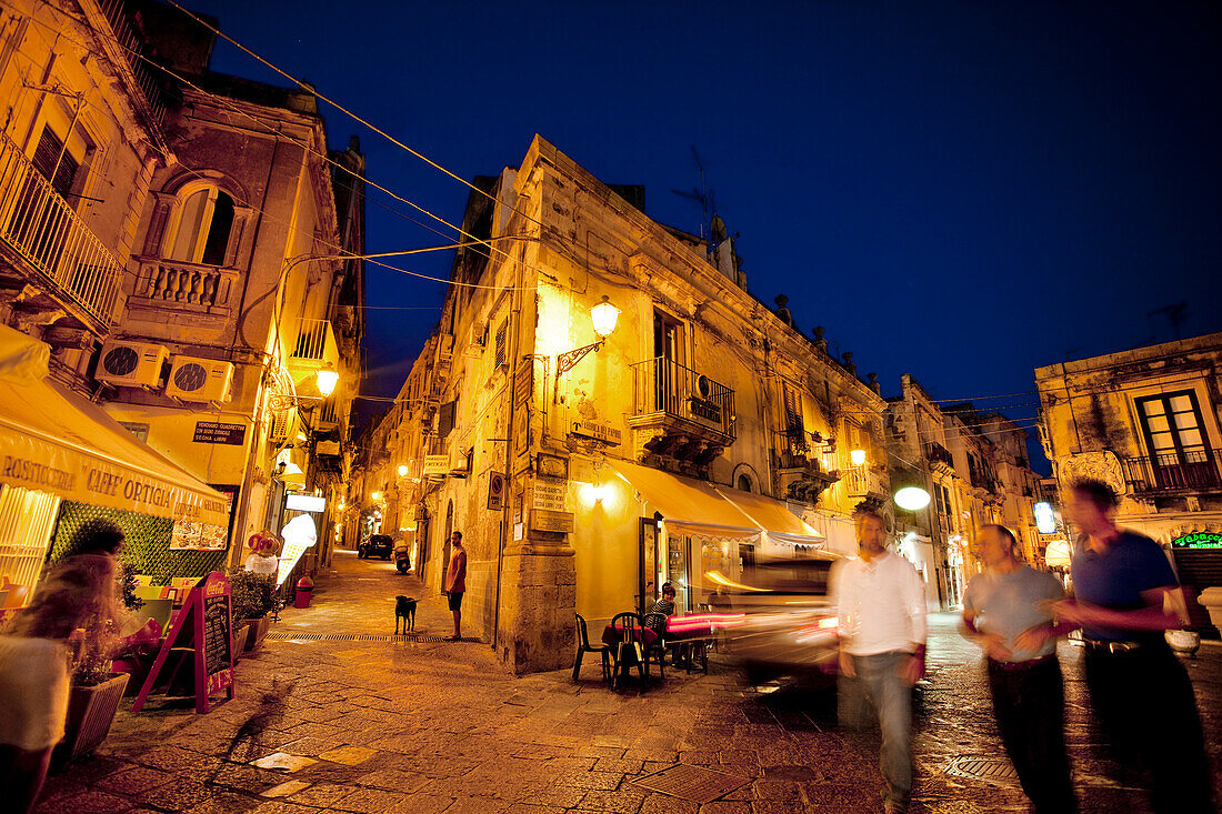 Square at Fonte Aretusa, Ortigia, Syracuse, Sicily, Italy