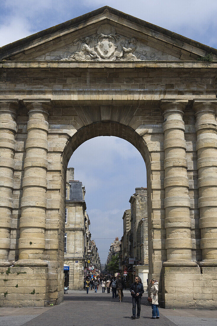 Stadttor und Fußgängerzone, Bordeaux, Gironde, Aquitanien, Frankreich, Europa