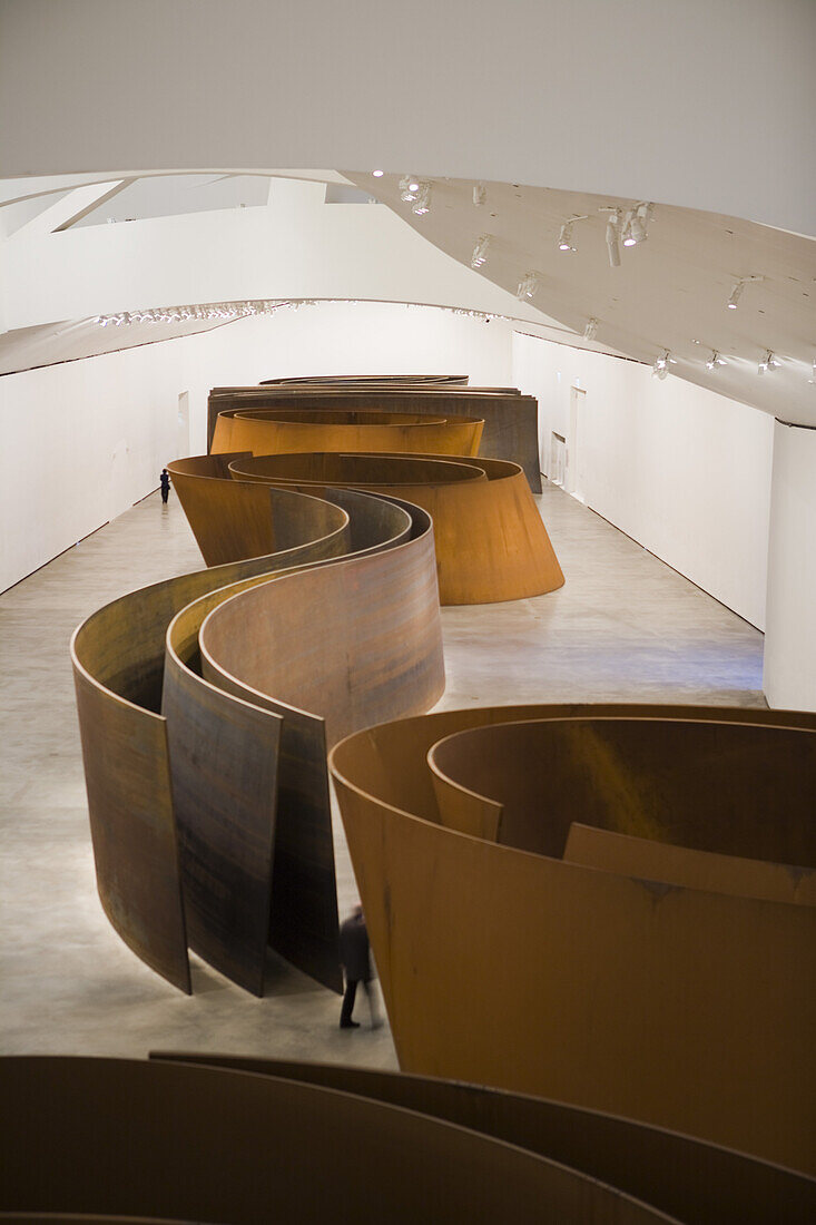 Raumfüllendes Kunstwerk &quot,The matter of timeundquot; von Künstler Richard Serra im Guggenheim Museum, Bilbao, Baskenland, Spanien, Europa
