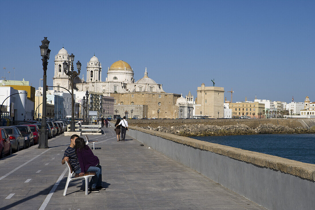 Hafenpromenade Campo del Sur und Kathedrale von Cadiz, Andalusien, Spanien, Europa