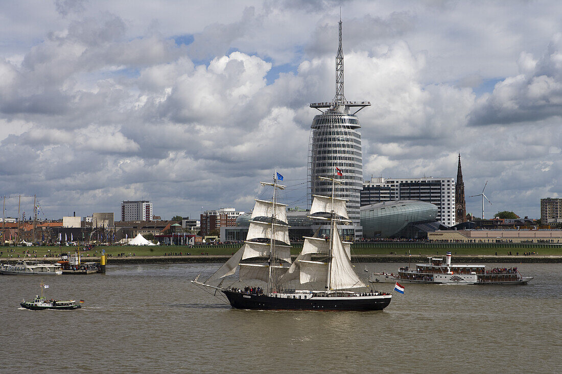 Sailing ship Mercedes and Tall Ship Kruzenshtern at Sail 2010 windjammer festival, Bremerhaven, Bremen, Germany, Europe