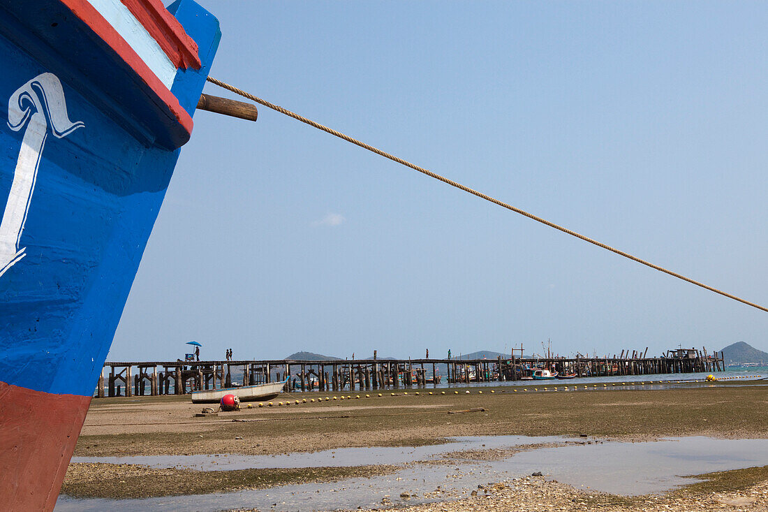 Jetty with fishing boats in the harbour of Sattahip near Pattaya, Chonburi Province, Thailand, Asia