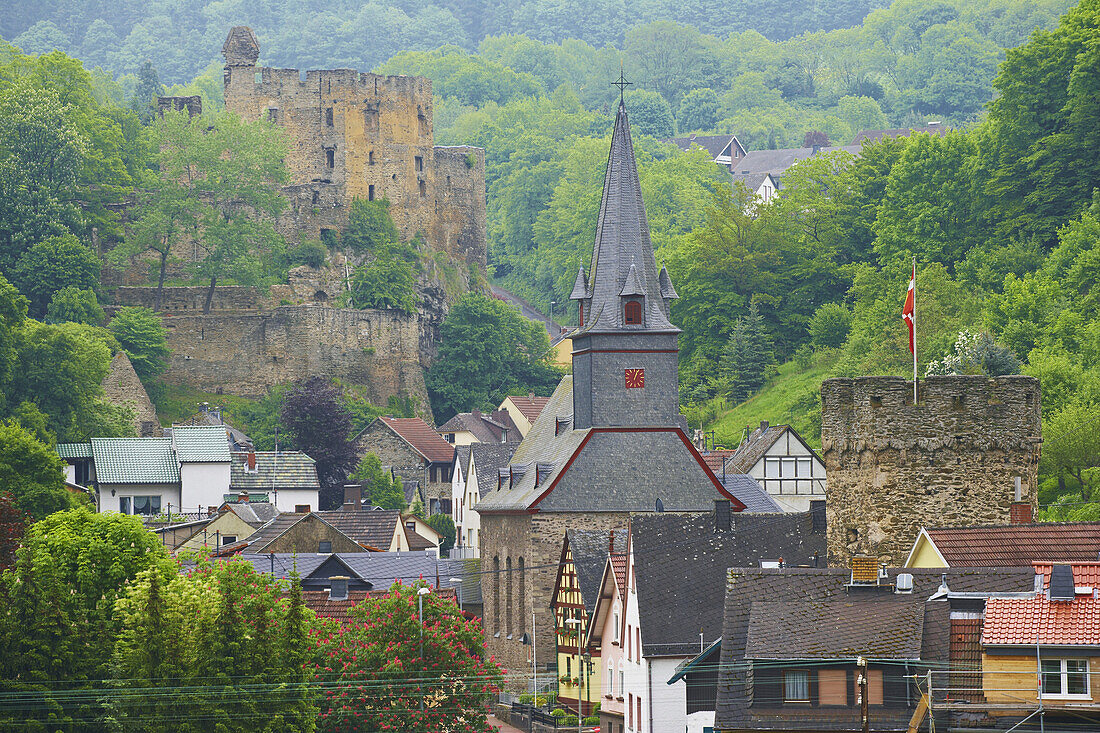 Balduinstein with Ruins of Balduinstein castle, Lahn, Rhineland-Palatinate, Germany, Europe