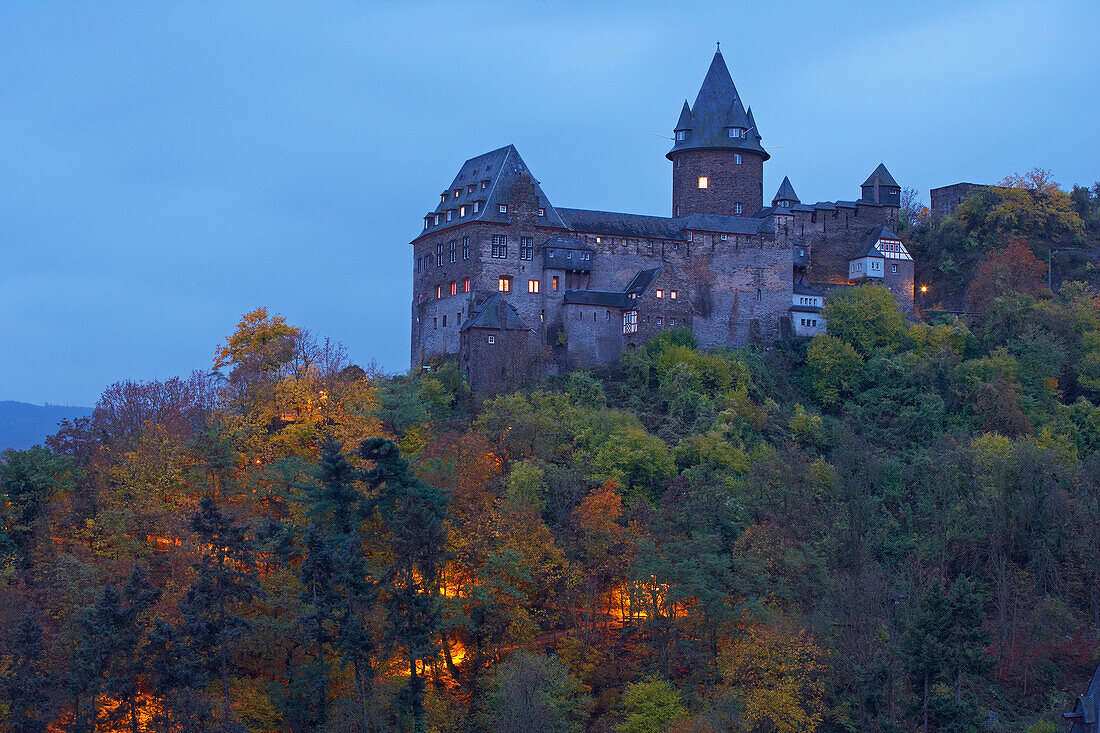 Burg Stahleck am Abend, Bacharach, Rheinland-Pfalz, Deutschland