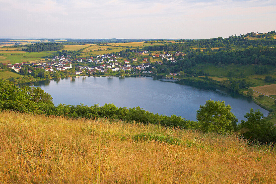 Schalkenmehrener Maar bei Daun, Eifel, Rheinland-Pfalz, Deutschland