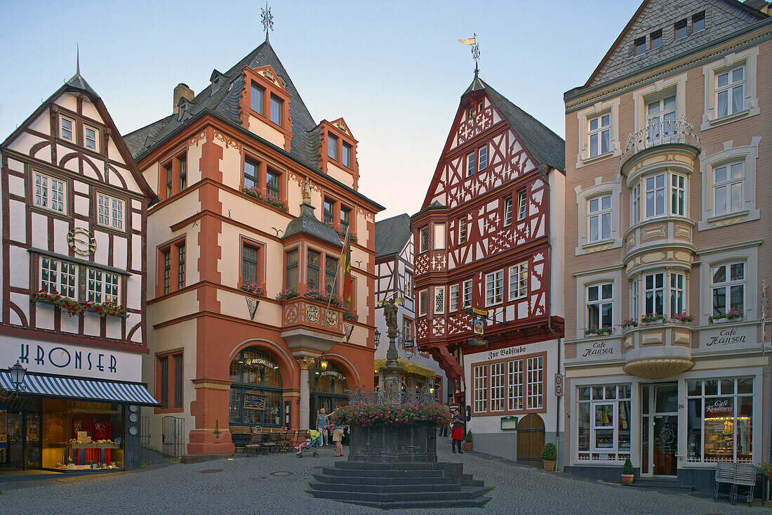 Marketplace (Marktplatz), Bernkastel-Kues, Mosel, Rhineland-Palatinate, Germany, Europe
