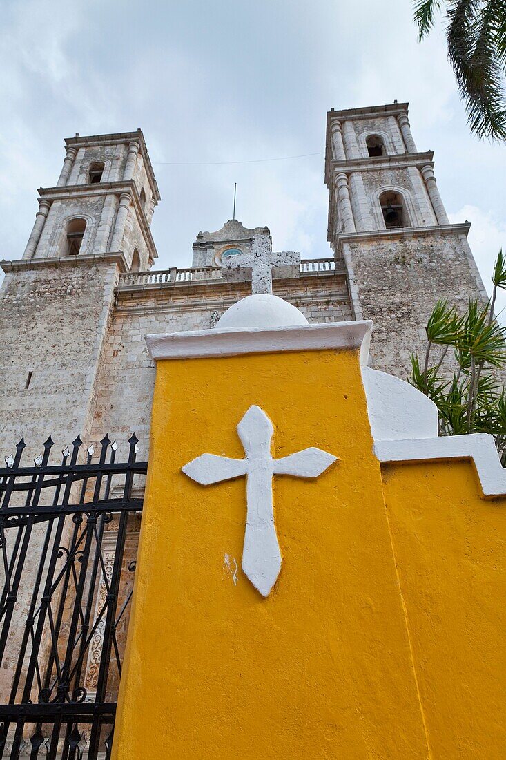 Catedral Centro Colonial ciudad Valladolid Estado de Yucatán México América