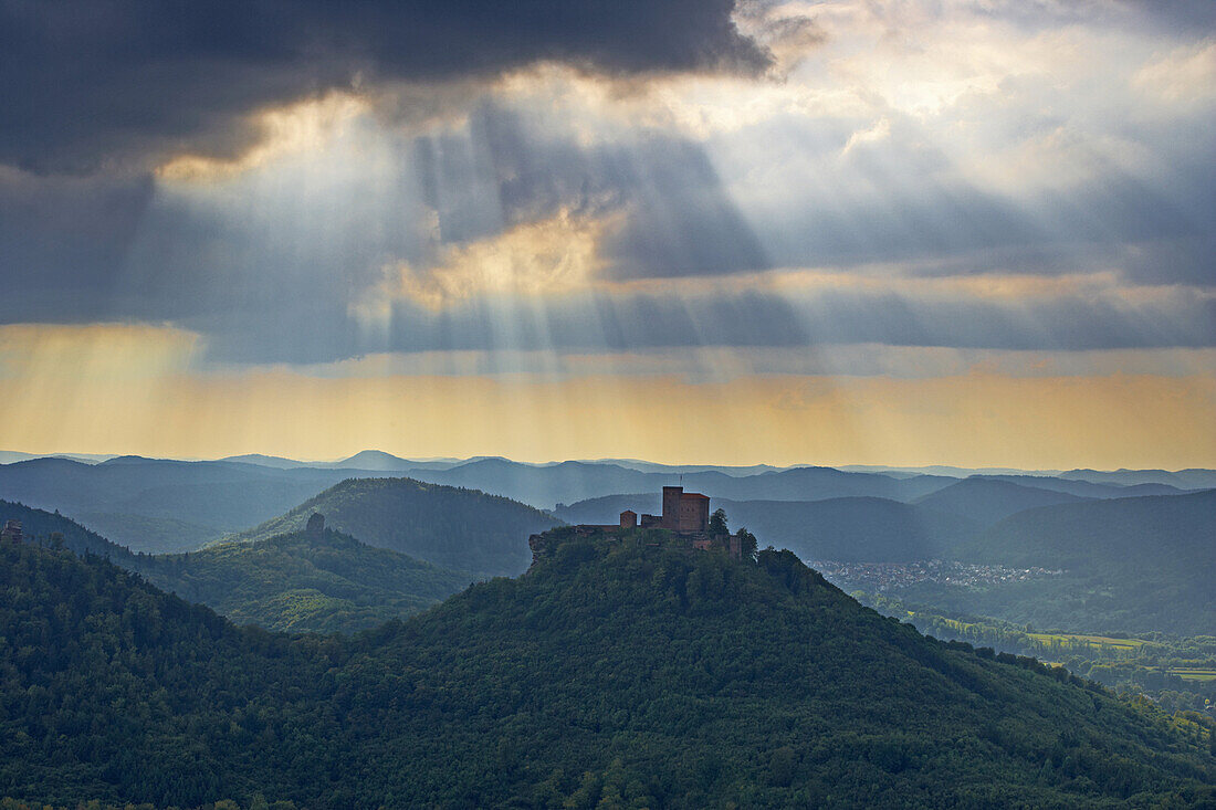 Reichsburg Trifels, Anebos Burg, Annweiler, Pfälzerwald, Rheinland-Pfalz, Deutschland