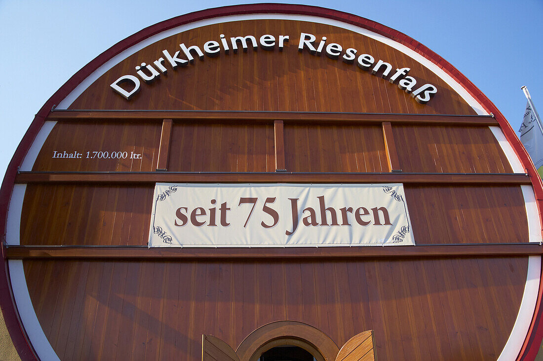 Huge Barrel of Dürkheim (Dürkheimer Riesenfaß), Bad Dürkheim, Deutsche Weinstraße, Palatinate, Rhineland-Palatinate, Germany, Europe