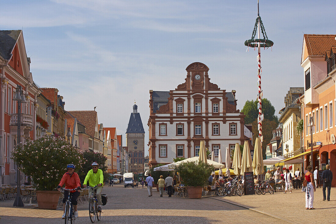 Maximilianstraße und Stadttor Altpörtel, Speyer, Rheinland-Pfalz, Deutschland, Europa