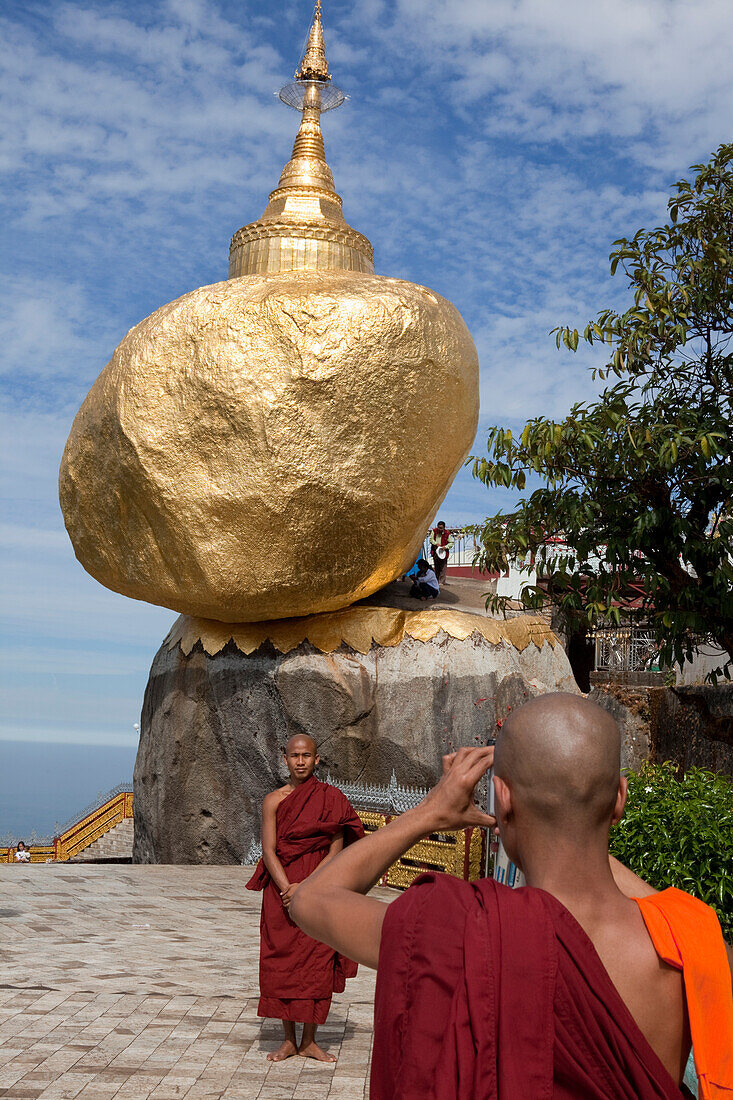 Buddhistic monks in front of the golden rock, Buddhistic pilgrim destination Kyaikhtiyo Pagoda, Mon State, Myanmar, Birma, Asia
