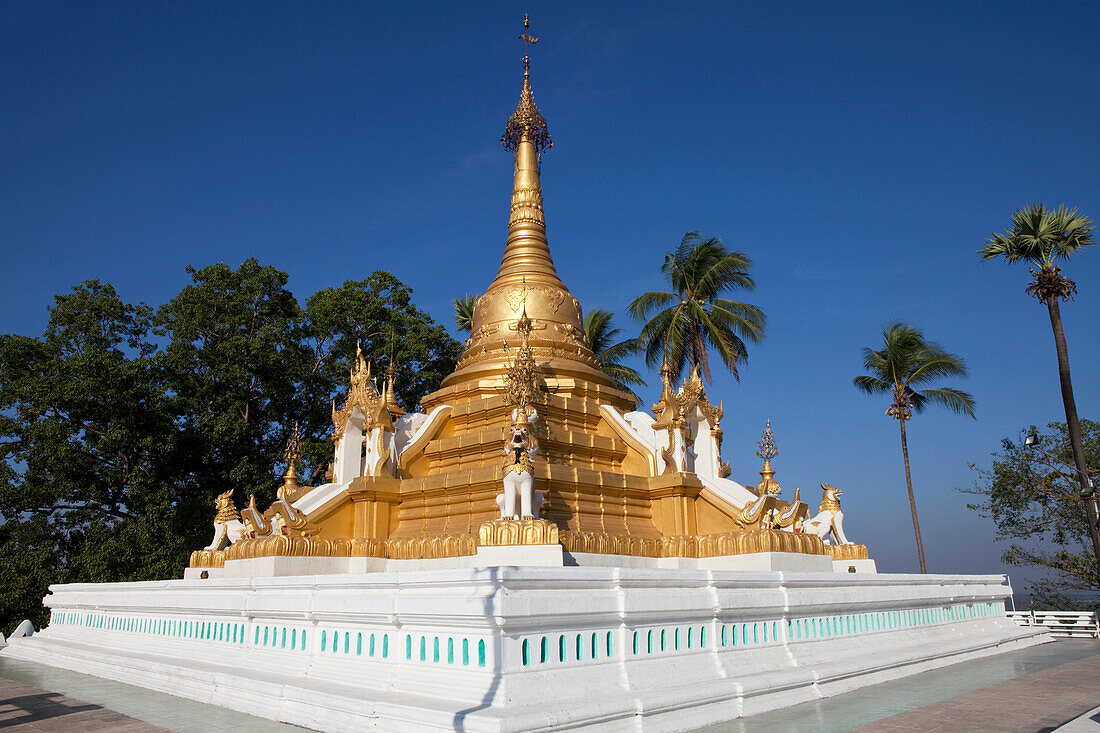 Golden Stupa of the buddhistic Aung Theikdi Pagoda under blue sky, Mawlamyaing, Mon State, Myanmar, Birma, Asia