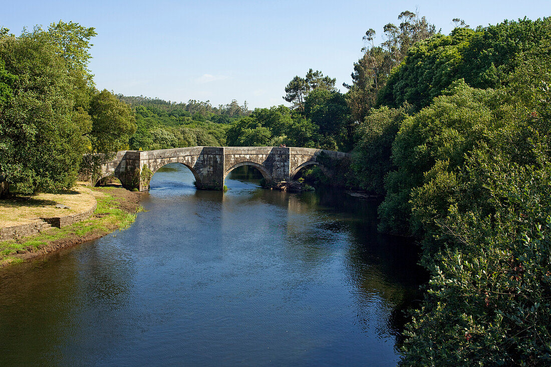 Steinbrücke, Ponte de Brandomil, Rio Xallas, Jakobsweg, Camino de Santiago, Pilgerweg, Provinz La Coruna, Galicien, Nordspanien, Spanien, Europa