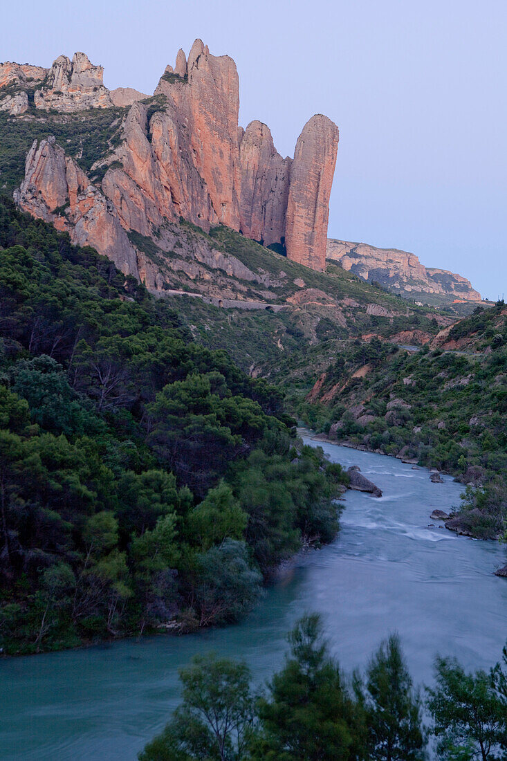 Felsformation, Los Mallos de Riglos, bei Riglos, Rio Gallego, Fluss, Jakobsweg, Camino de Santiago, Pilgerweg, Provinz Huesca, Aragonien, Aragon, Nordspanien, Spanien, Europa