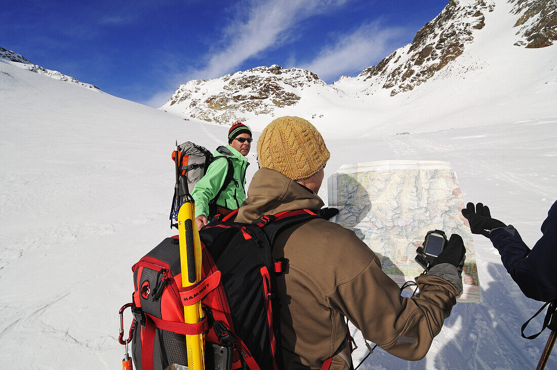 Ski mountaineers on their way to Piz Buin, Engadin, Grisons, Switzerland, Europe