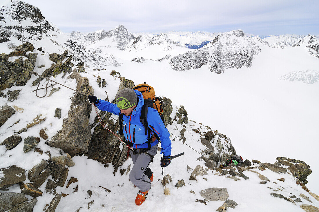 Ski mountaineers on their way to Piz Buin, Engadin, Grisons, Switzerland, Europe