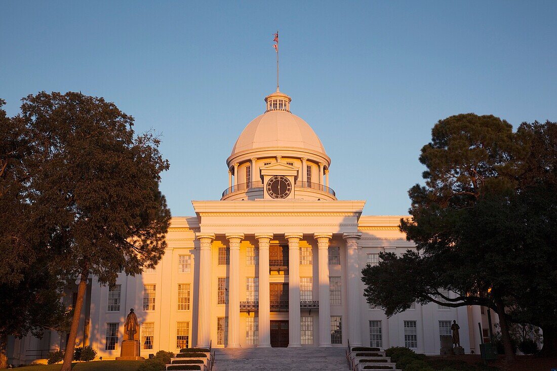 USA, Alabama, Montgomery, Alabama State Capitol, b 1851, sunset