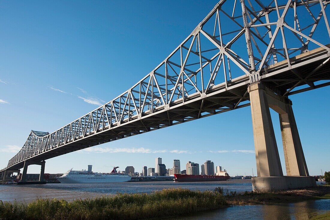 USA, Louisiana, New Orleans, skyline from the Greater New Orleans Bridge and Mississippi River, late afternoon