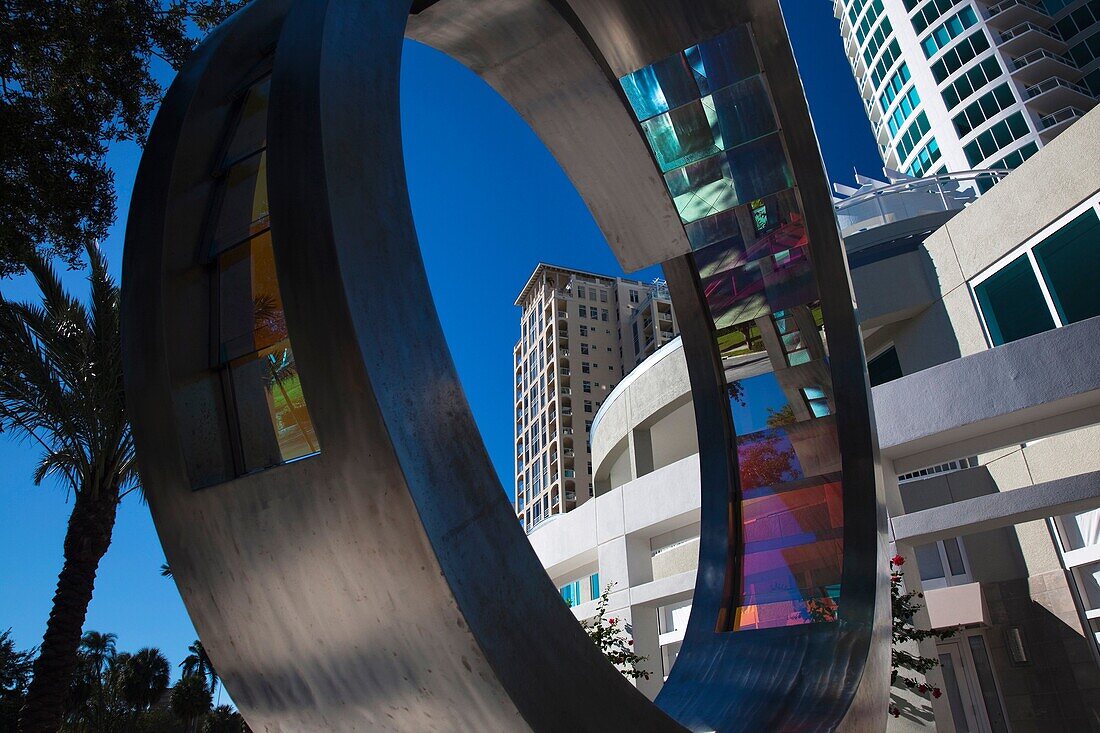 USA, Florida, St Petersburg, bayfornt tower through O Wave, sculpture by Gordon Huether