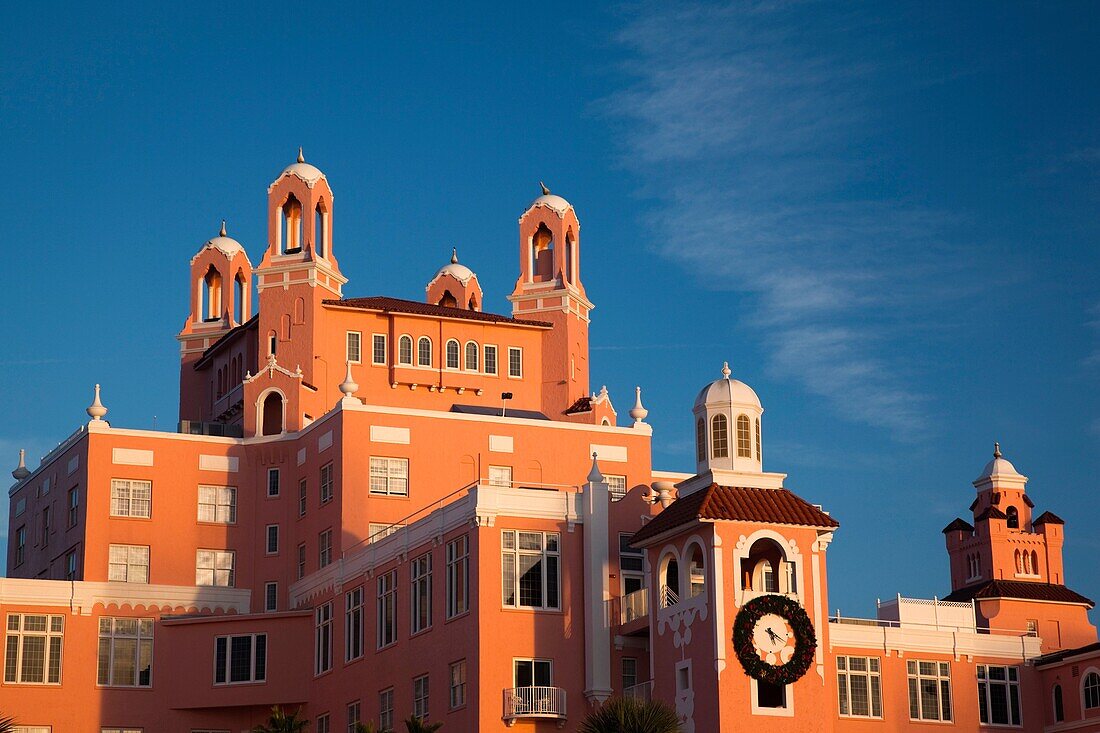 USA, Florida, St Petersburg Beach, Don Cesar resort hotel, sunset