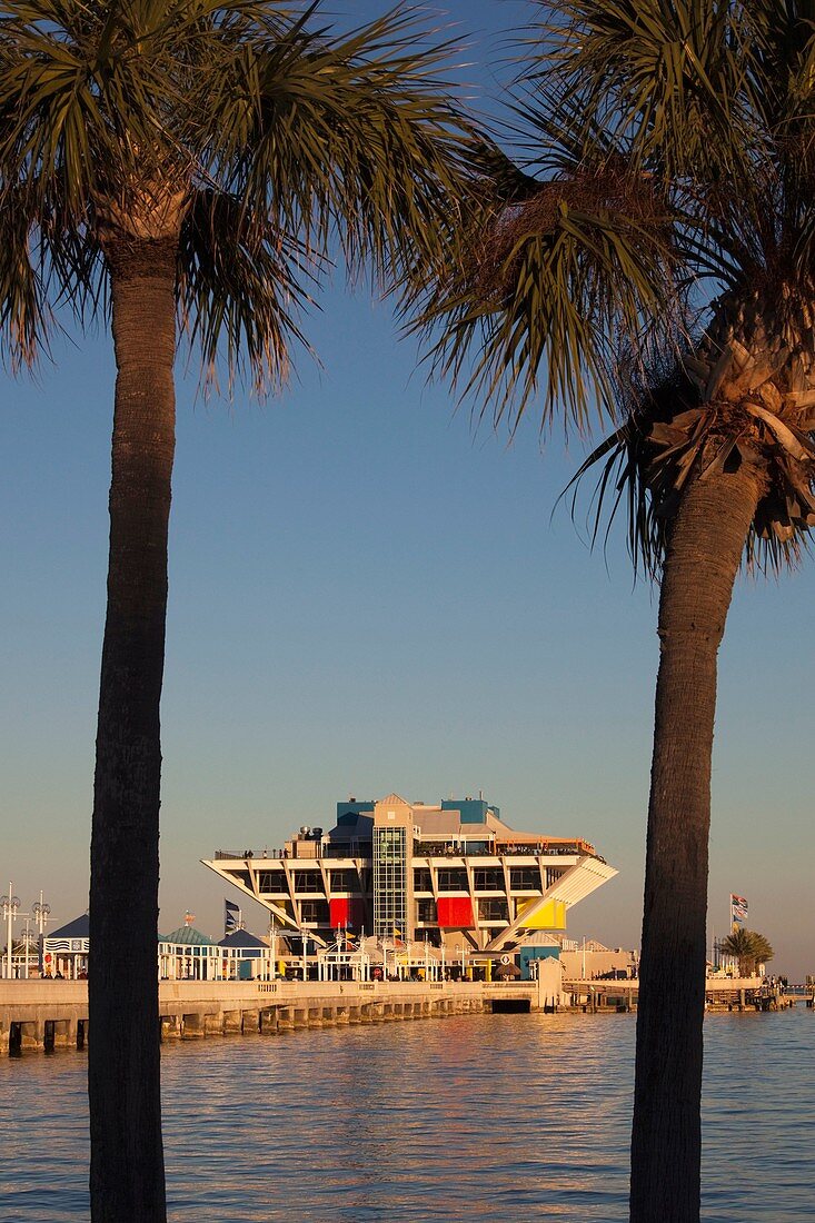 USA, Florida, St Petersburg, The Pier, Tampa Bay, sunset