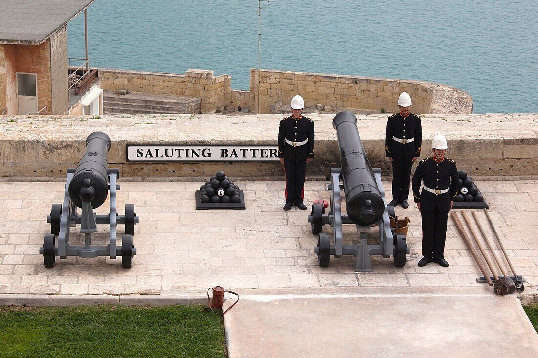 Malta, Valletta, Saluting Battery, elevated view from Upper Barrakka Gardens, soldiers by the noonday gun
